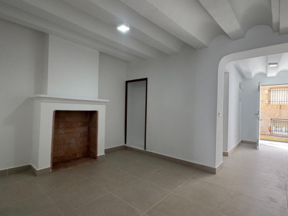 Imagen 3 de Casa adosada en Pinoso recién reformada