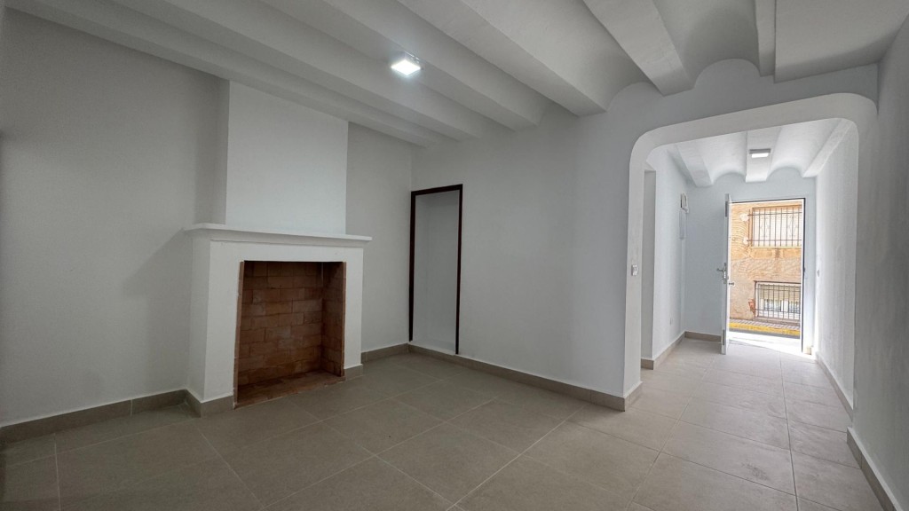 Imagen 3 de Casa adosada en Pinoso recién reformada