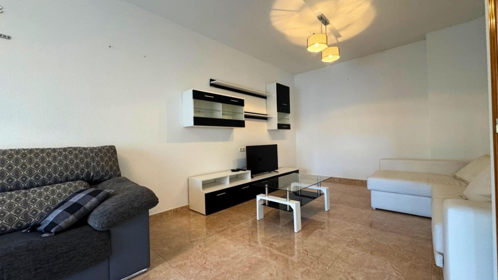 Imagen 3 de BUNGALOW CON GARAJE Y DOS PATIOS EN PINOSO