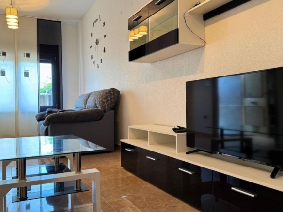 Imagen 4 de BUNGALOW CON GARAJE Y DOS PATIOS EN PINOSO