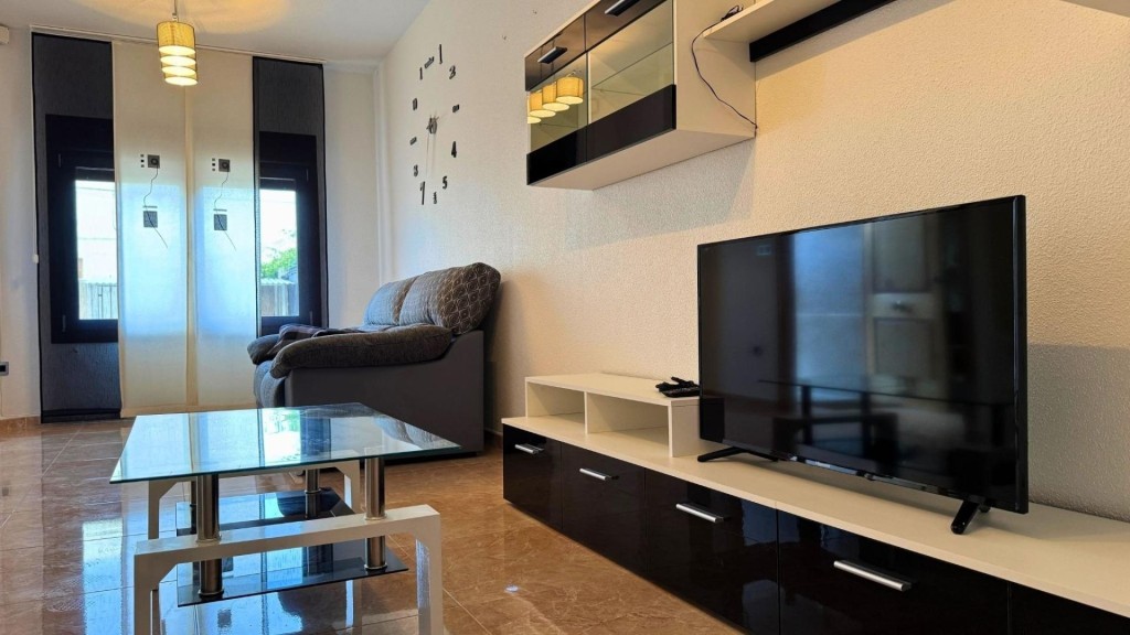 Imagen 4 de BUNGALOW CON GARAJE Y DOS PATIOS EN PINOSO