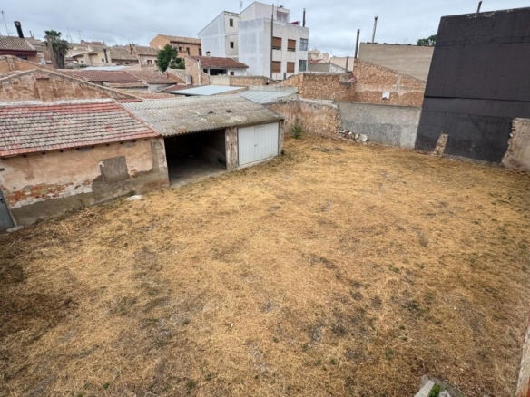 po-1268991-imagen - El Club del Propietario Imagen 1 de ?TERRENO URBANIZABLE DE 596 m² CON TRES ALMACENES EN PINOSO – MÚLTIPLES POSIBILIDADES