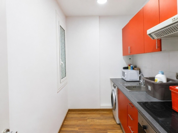 Imagen 3 de Piso luminoso en el centro de Manresa con gran balcón y ascensor
