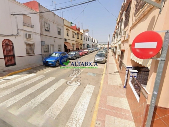 Imagen 4 de Casa-Chalet en Venta en Alcala De Guadaíra Sevilla