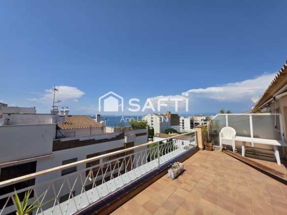 Imagen 2 de Ático con amplia terraza en segunda línea de mar