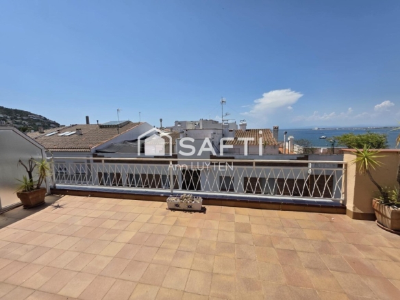 Imagen 1 de Ático con amplia terraza en segunda línea de mar
