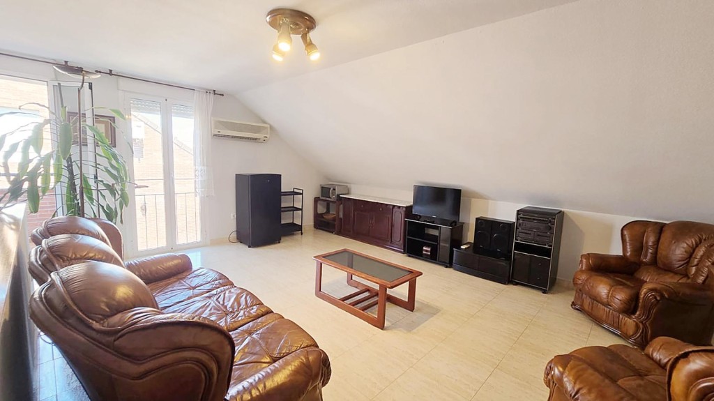 Imagen 4 de ¡ESTUDIANTES! EN ALQUILER PISO CON TERRAZA PRIVADA DENTRO DE CHALET PAREADO EN VILLANUEVA DE LA CAÑADA