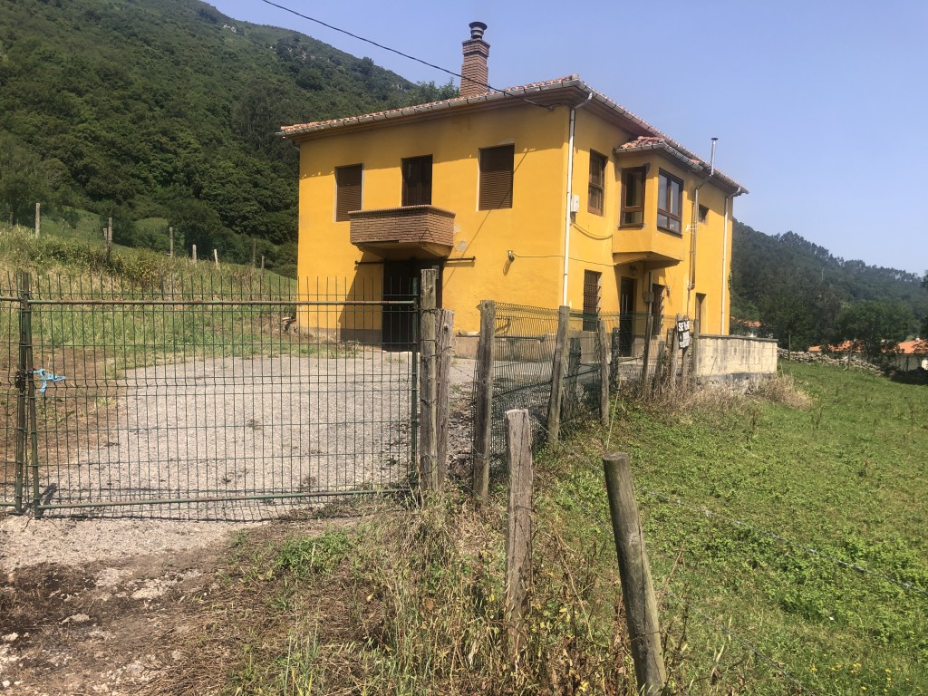 Imagen 1 de Casa-Chalet en Venta en Prases Cantabria