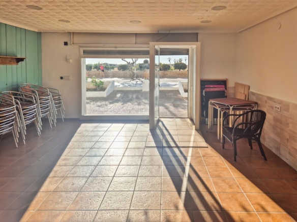 Imagen 1 de Local comercial en pleno paseo marítimo de Canet