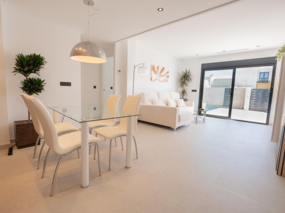 Imagen 1 de Villas de Obra Nueva con Piscina Privada en Oasis de La Marina