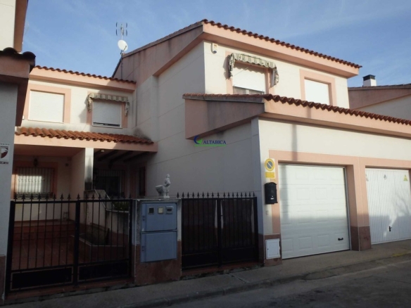 Imagen 1 de Casa-Chalet en Venta en Cazalegas Toledo