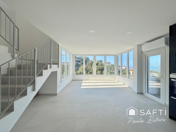 Imagen 1 de Alquiler de vivienda de obra nueva con vistas al mar. Urb Quintmar de Sitges. SIN AMOBLAR. SIN PISCINA