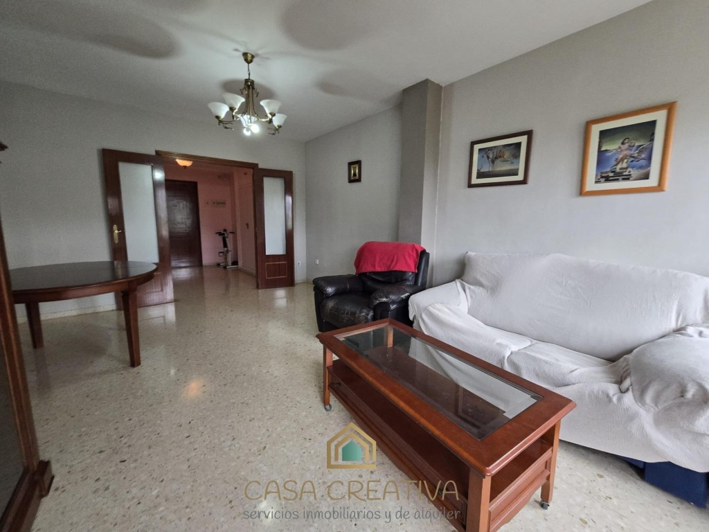 LUMINOSO Y CON TERRAZA – 72.000 €