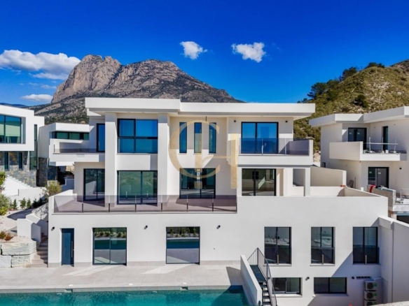 Imagen 1 de Exclusiva villa con vistas al mar y diseño único