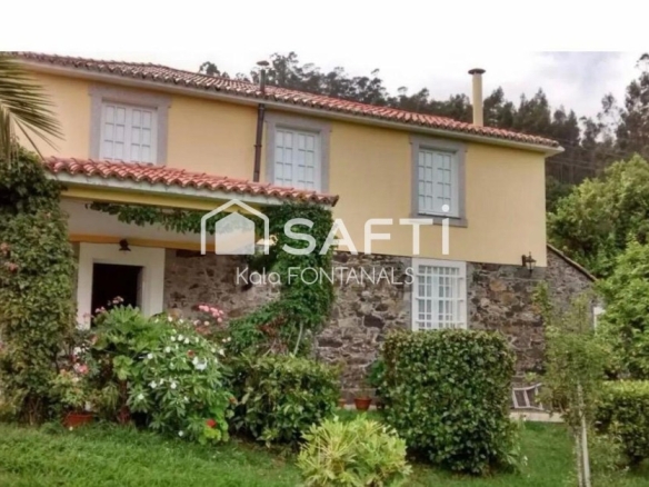 Imagen 1 de La Ponderosa Una residencia con alma donde la esencia gallega se transforma en un refugio de lujo natural Hay propiedades que simplemente se visitan… y otras que se sienten. La Ponderosa pertenece a esta segunda categoría