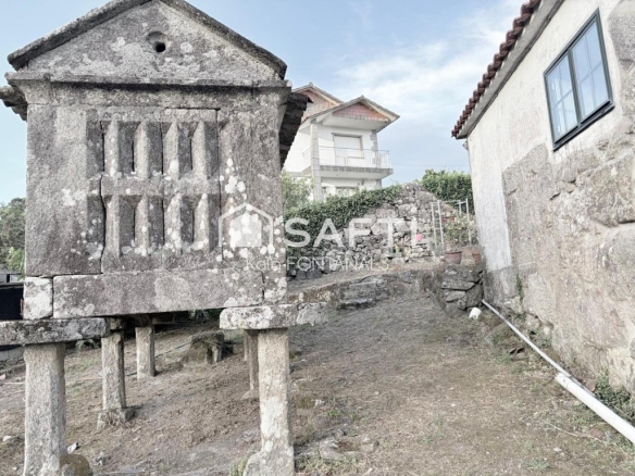 Imagen 1 de Dos casas con encanto para restaurar y unir en Lugar de O pumar Samieira (Poio)