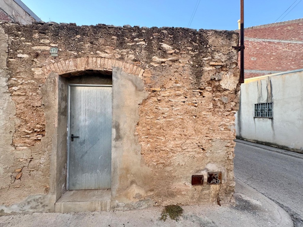 Imagen 4 de Almacén con patio en el centro del pueblo