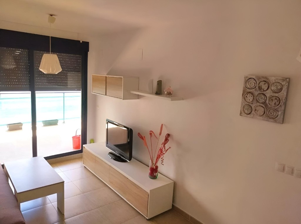 apartamento de 2 habitaciones con amplia terraza en playa de Moncofa.