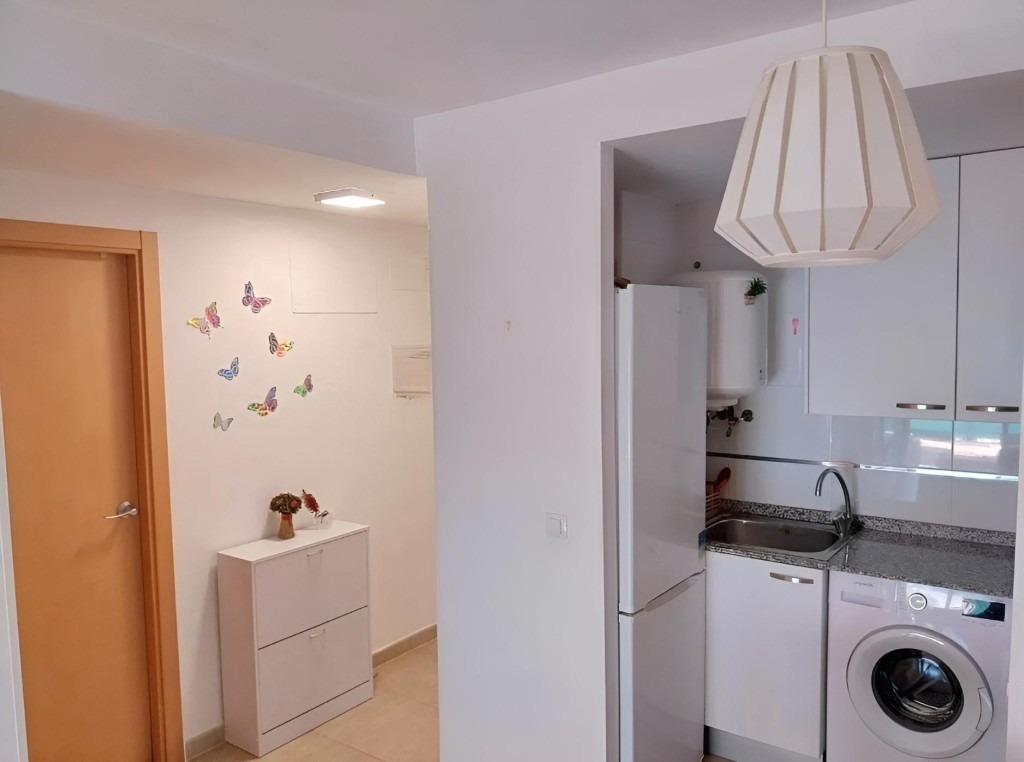 apartamento de 2 habitaciones con amplia terraza en playa de Moncofa.