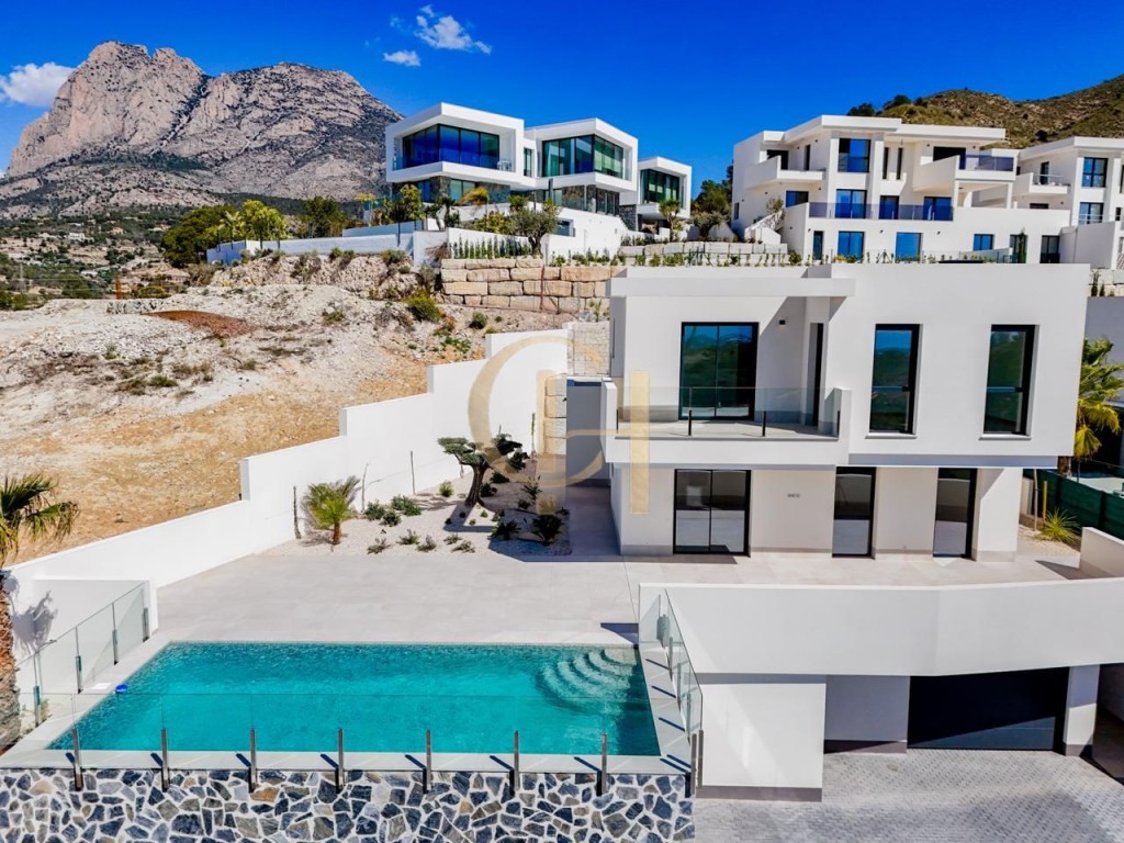 Imagen 2 de Moderna villa independiente con piscina privada y garaje