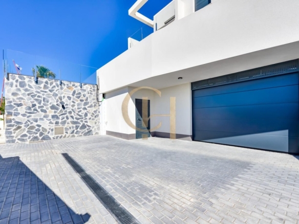 Imagen 3 de Moderna villa independiente con piscina privada y garaje