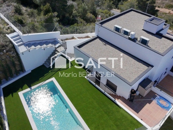 Imagen 4 de Chalet moderno con piscina y gran parcela