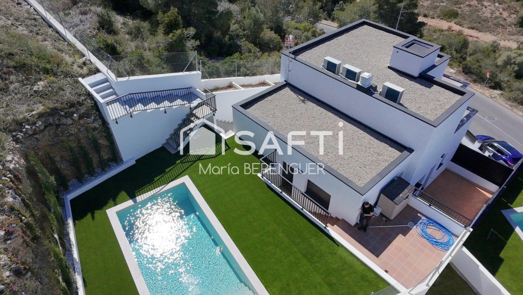 Imagen 4 de Chalet moderno con piscina y gran parcela