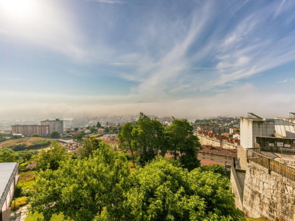 Imagen 1 de Parcela urbana con impresionantes vistas a la Ría de Pontevedra en A Caeira (Poio)