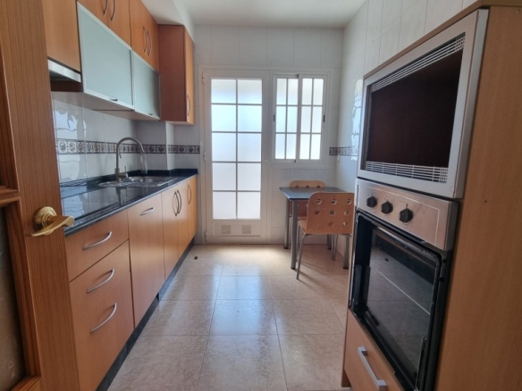 Imagen 2 de Amplio y Moderno Piso en Roquetas de Mar - Las Salinas por solo €210