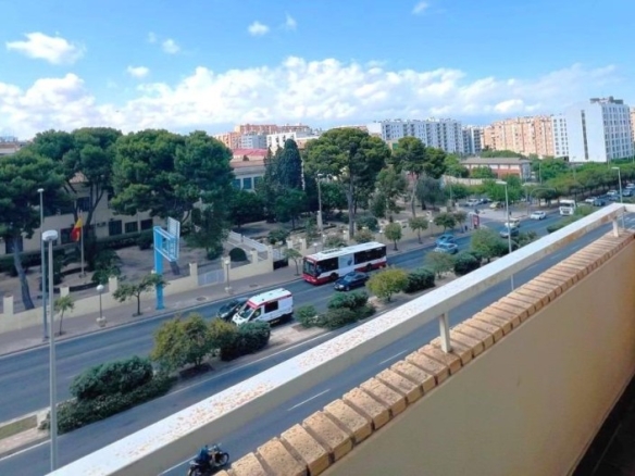 Imagen 1 de Amplia vivienda VPO con garaje y trastero en la zona Cerámica / Gran Vía