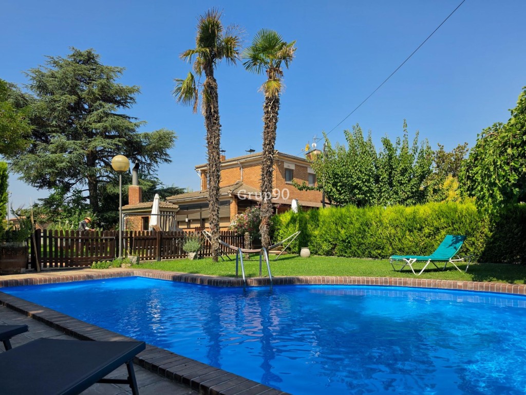 Imagen 1 de ? EXCLUSIVO CHALET INDEPENDIENTE CON PISCINA Y AMPLIA PARCELA EN LA HORTA DE LLEIDA
