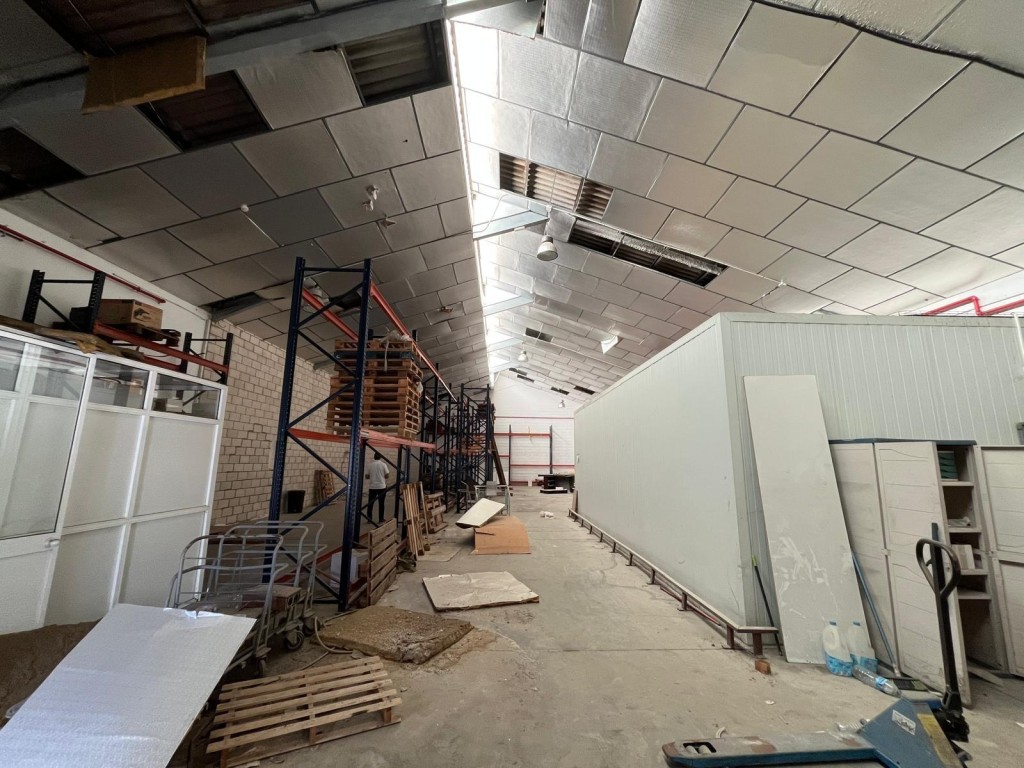 Imagen 2 de Estupenda nave industrial en Polígono el Pino!!!