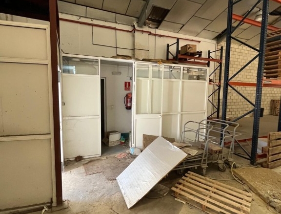 Imagen 4 de Estupenda nave industrial en Polígono el Pino!!!