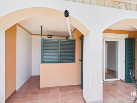 piscina y parking en venta en Sóller.