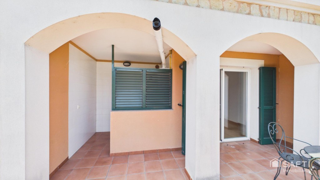piscina y parking en venta en Sóller.