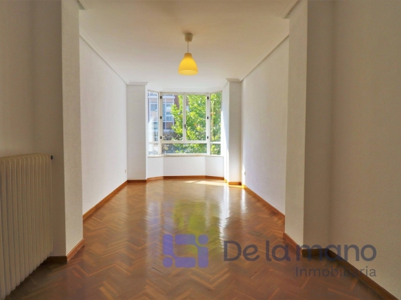 Imagen 3 de ¡ACOGEDOR Y LUMINOSO APARTAMENTO EXTERIOR CON GARAJE EN LA FINCA!