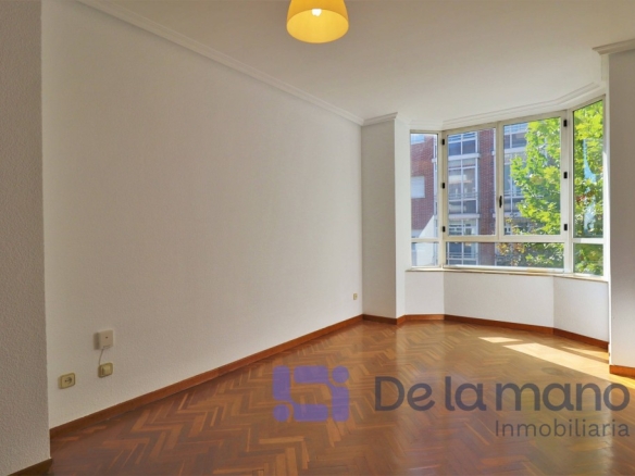 Imagen 1 de ¡ACOGEDOR Y LUMINOSO APARTAMENTO EXTERIOR CON GARAJE EN LA FINCA!