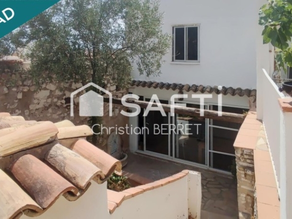 Imagen 2 de CASA REFORMADA CON PISCINA y JARDÍN EN SAGUNTO