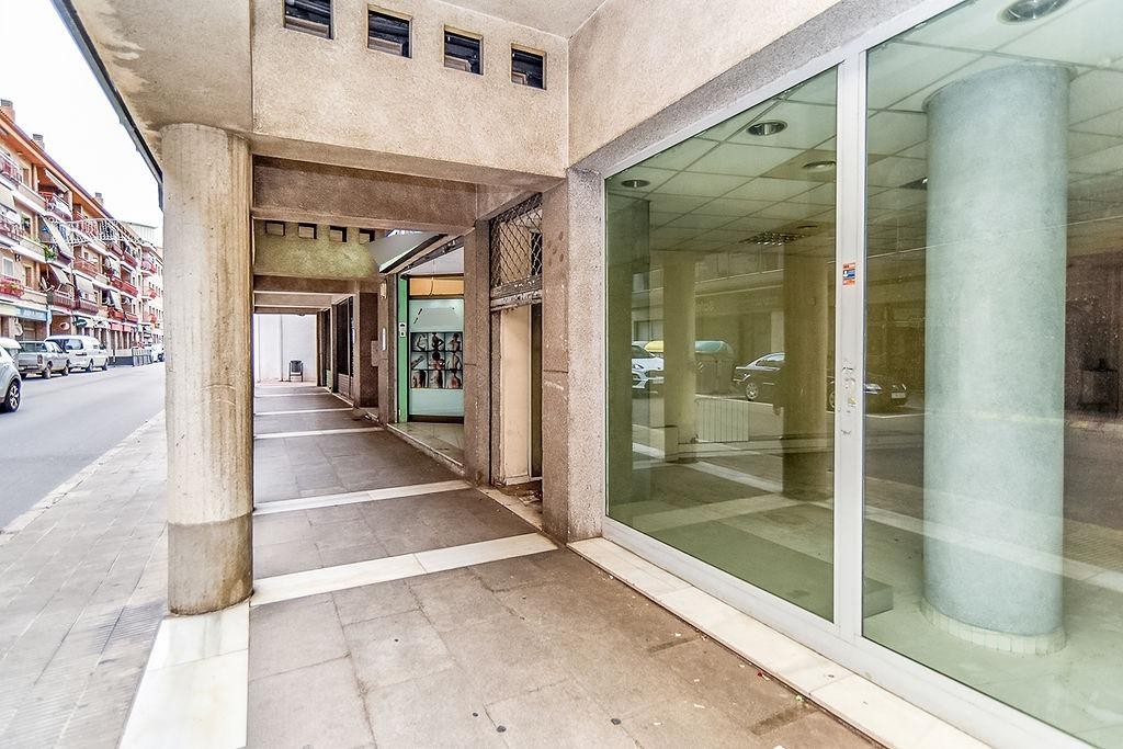 Imagen 3 de EN VENTA LOCAL COMERCIAL EN TORREDEMBARRA
