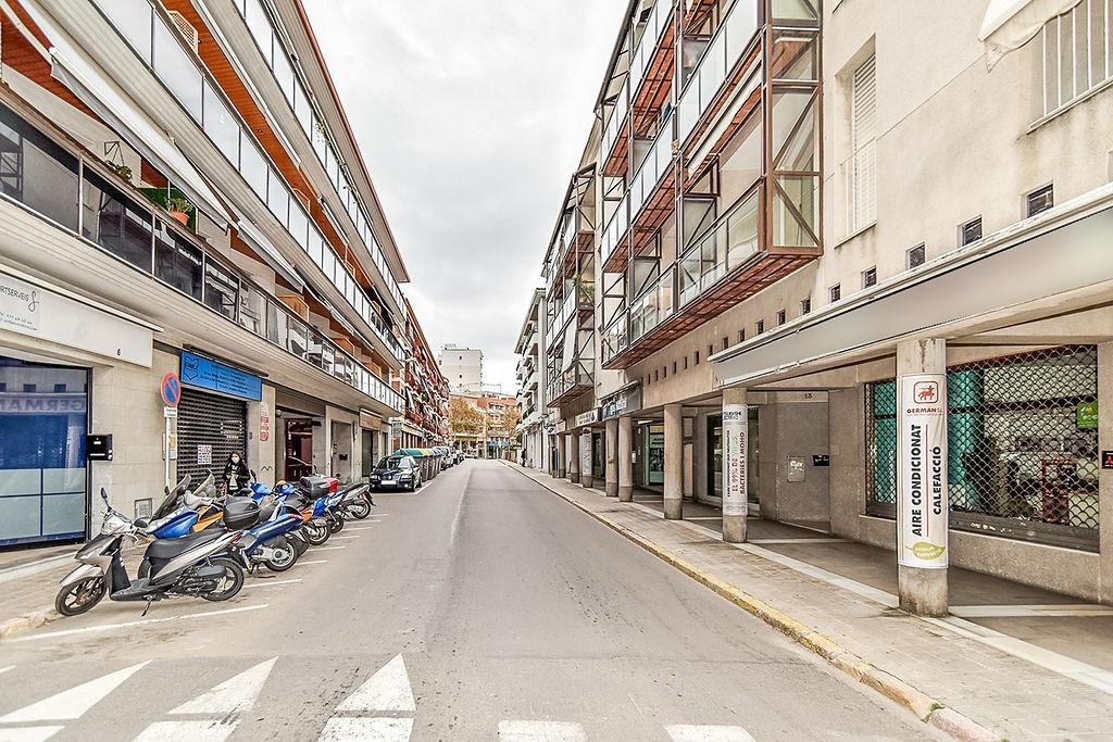 Imagen 1 de EN VENTA LOCAL COMERCIAL EN TORREDEMBARRA