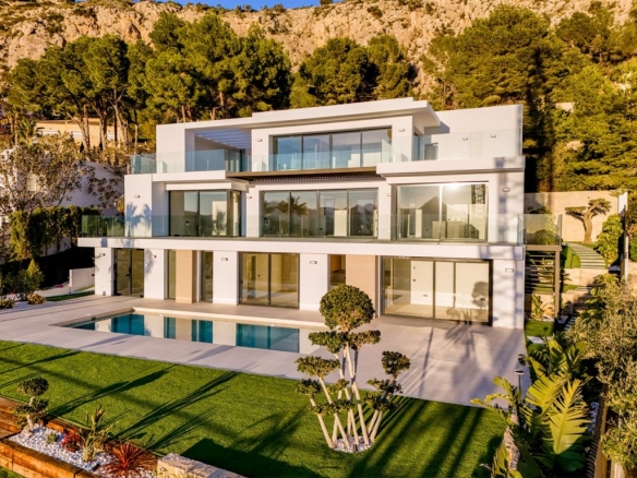 Imagen 2 de Villa de Autor Suspendida sobre el Mediterráneo en la Zona Más Exclusiva de Altea