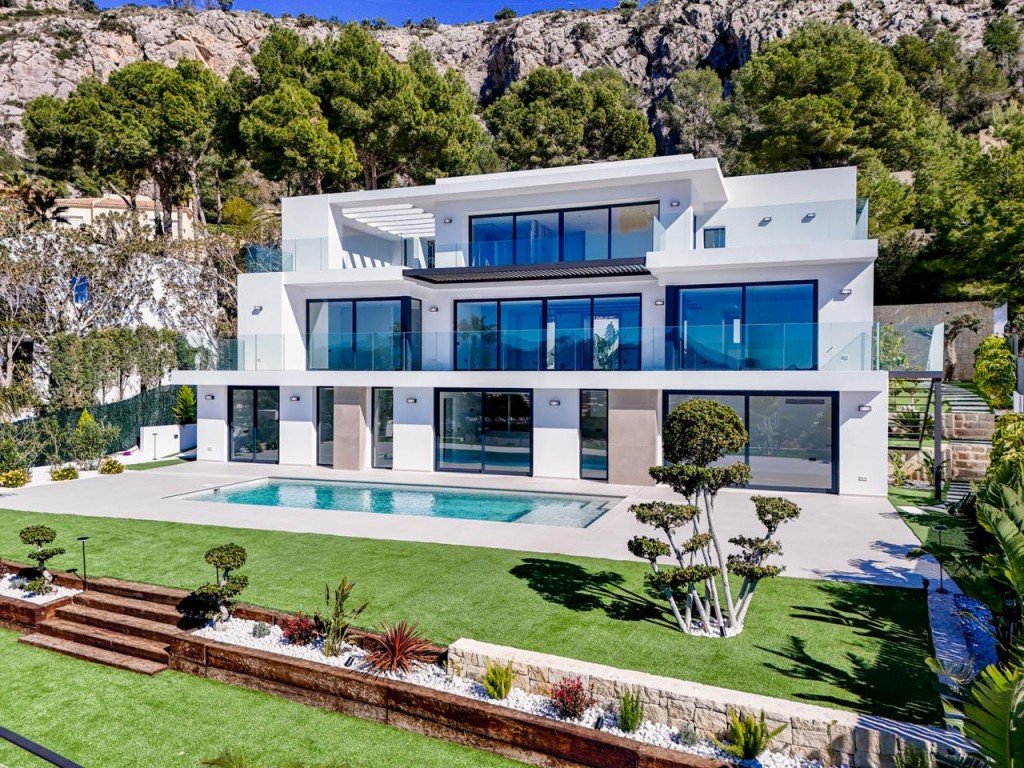 Imagen 3 de Villa de Autor Suspendida sobre el Mediterráneo en la Zona Más Exclusiva de Altea