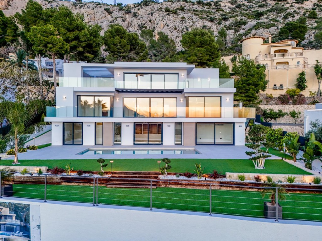 Imagen 4 de Villa de Autor Suspendida sobre el Mediterráneo en la Zona Más Exclusiva de Altea