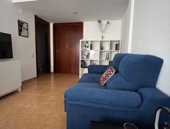CON ASCENSOR Y PORTERO – 820 €/MES