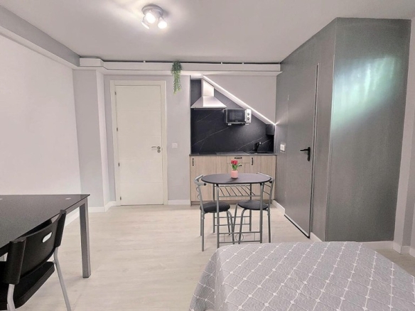 Imagen 2 de ¡ESTUDIANTES! PISO TIPO ESTUDIO CON ACCESO INDEPENDIENTE EN VILLANUEVA DE LA CAÑADA (MADRID).