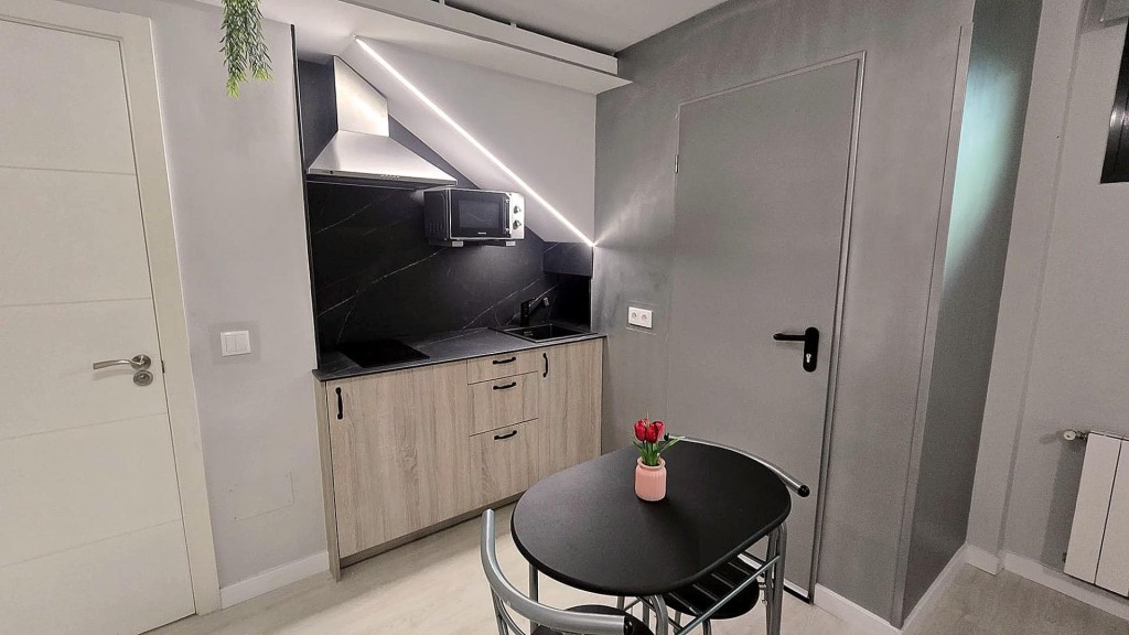 Imagen 4 de ¡ESTUDIANTES! PISO TIPO ESTUDIO CON ACCESO INDEPENDIENTE EN VILLANUEVA DE LA CAÑADA (MADRID).