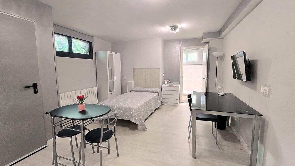 Imagen 1 de ¡ESTUDIANTES! PISO TIPO ESTUDIO CON ACCESO INDEPENDIENTE EN VILLANUEVA DE LA CAÑADA (MADRID).
