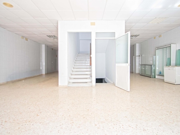 Imagen 3 de Edificio en venta en calle peatonal en La Rinconada (Sevilla)