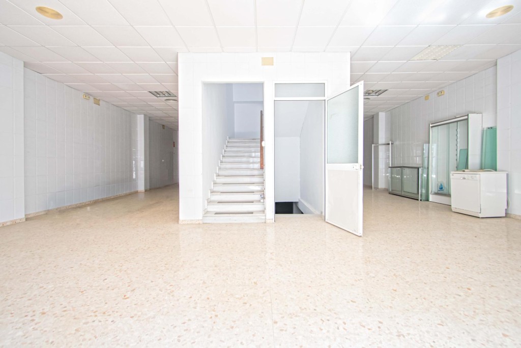 Imagen 3 de Edificio en venta en calle peatonal en La Rinconada (Sevilla)