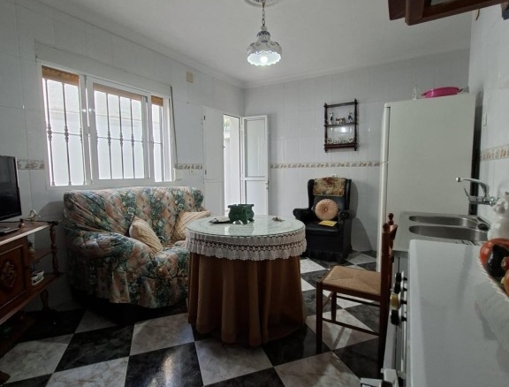 casa en Guadalcanal con amplio solar urbano!!!